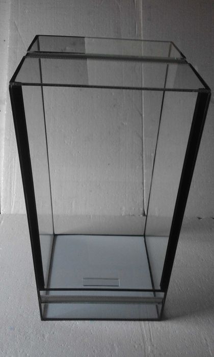 Terrarium 30x30x60H. Producent