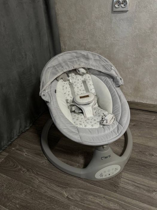 Заколисуючий центр MoMi Kenani Light