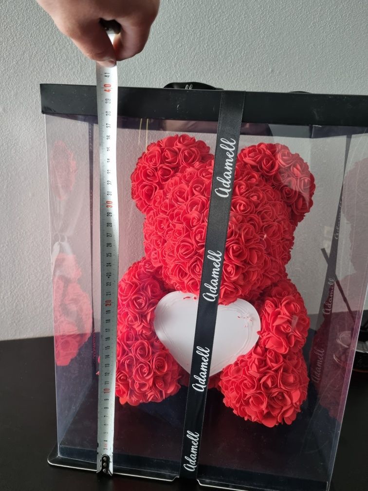 Miś z róż w pudełku 40 cm z miejscem na swoje zdjęcie