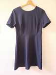 Vestido simples com abertura nas costas