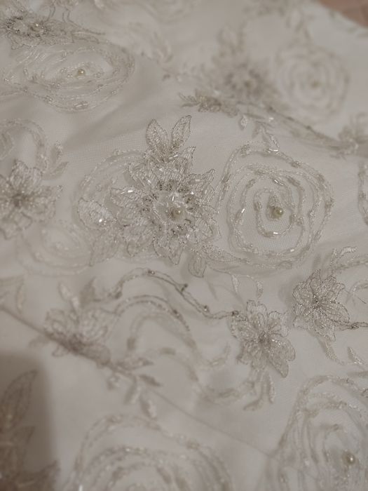 Неймовірна біла сукня