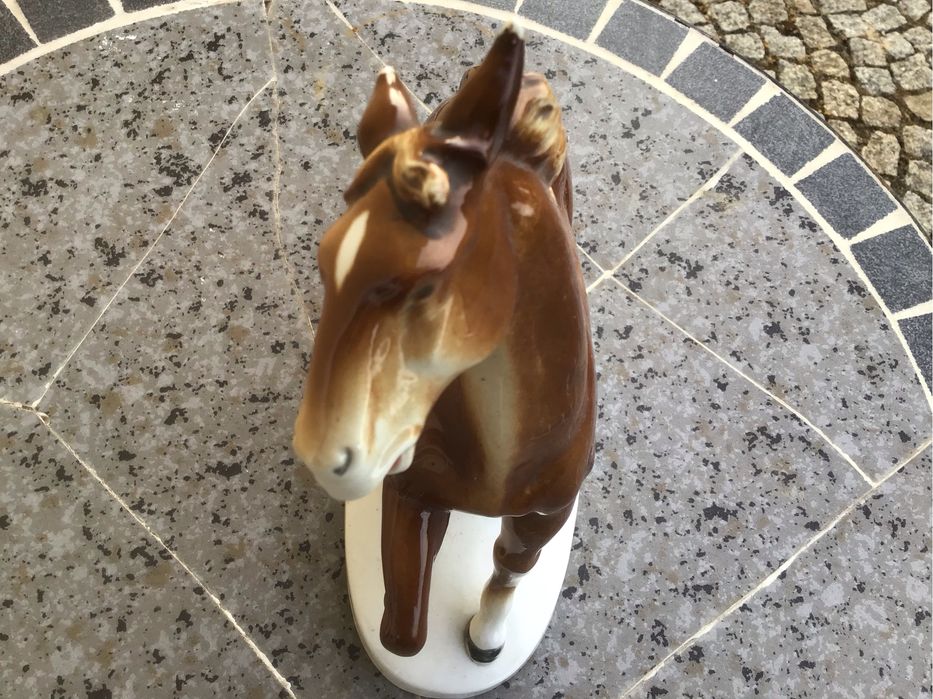 Duza figurka konia