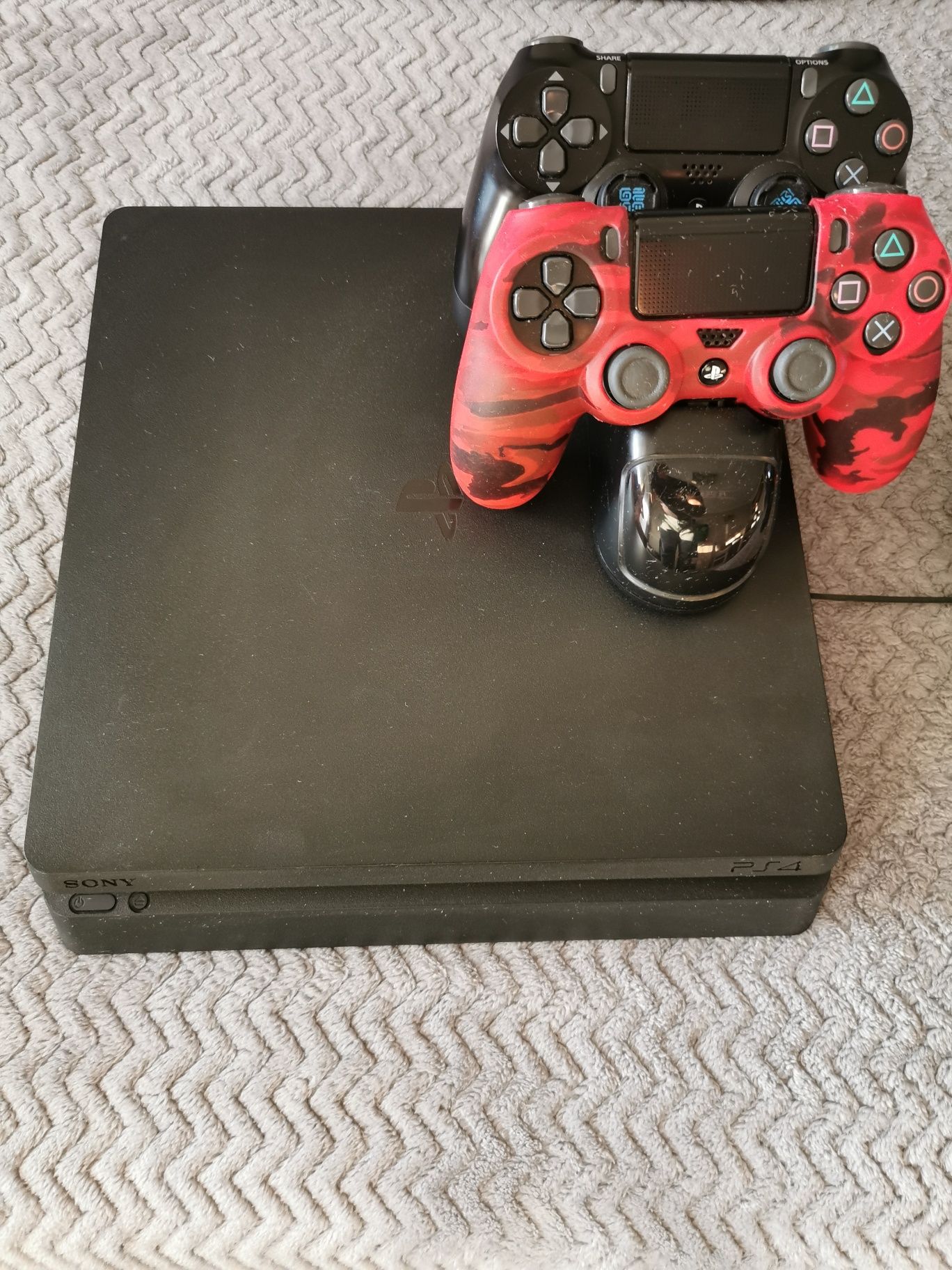 Sprzedam Ps4 slim 1000g