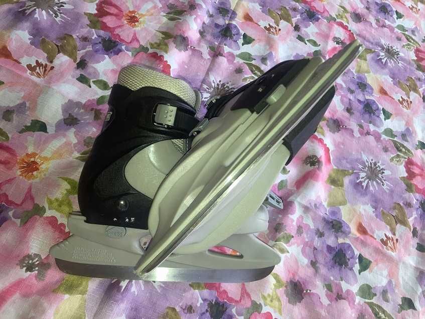CCM Tyke (Kanada) - łyżwy regulowane - EUR 34-37
