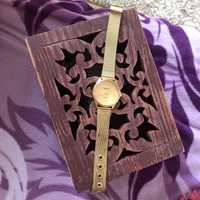 Złoty zegarek na metalowej bransolecie Ernest