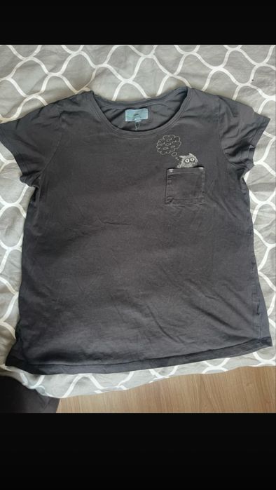 Czarny tshiry z nadrukiem