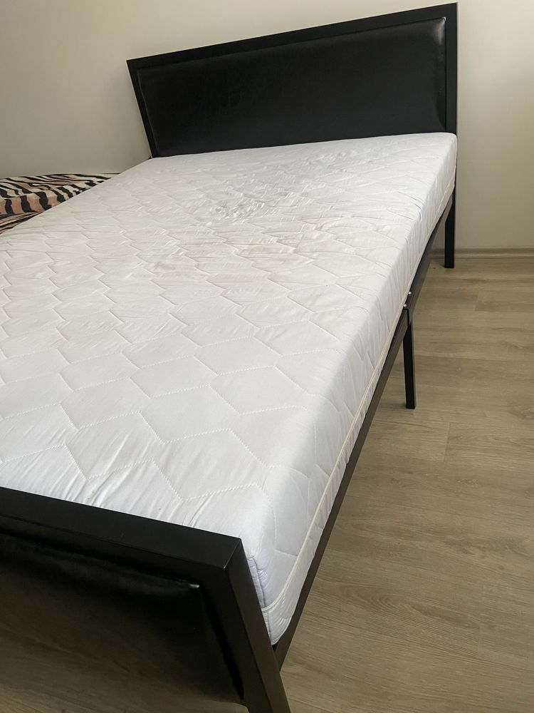 Łóżko sypialniane z materacem 140/200