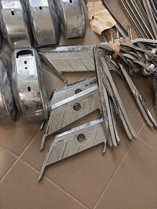 Продам обліцовку форточок газ 24 хром