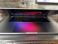 MacbookPro i7 Touch ID  2019