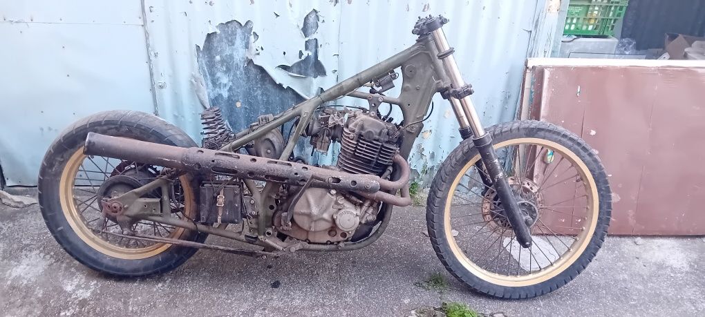 Suzuki DR 650cc Djebel custom