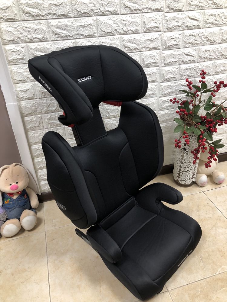 Автокрісло Recaro Monza Nova Evo Seatfix Група 2/3 (15-36 кг) бустер