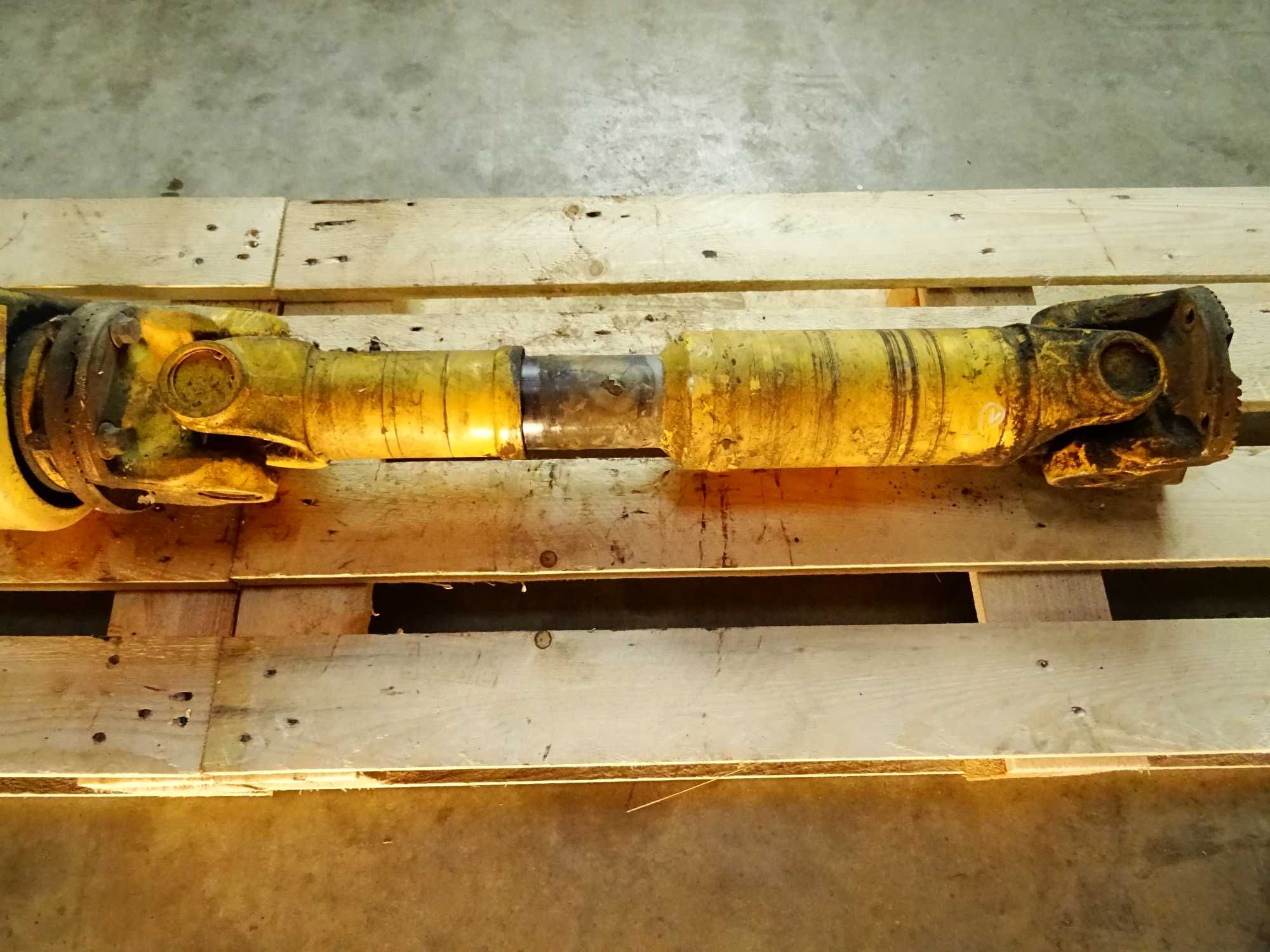 Wał pędny do ładowarki Volvo L120E. Cardan shaft. 147cm. Kardan.