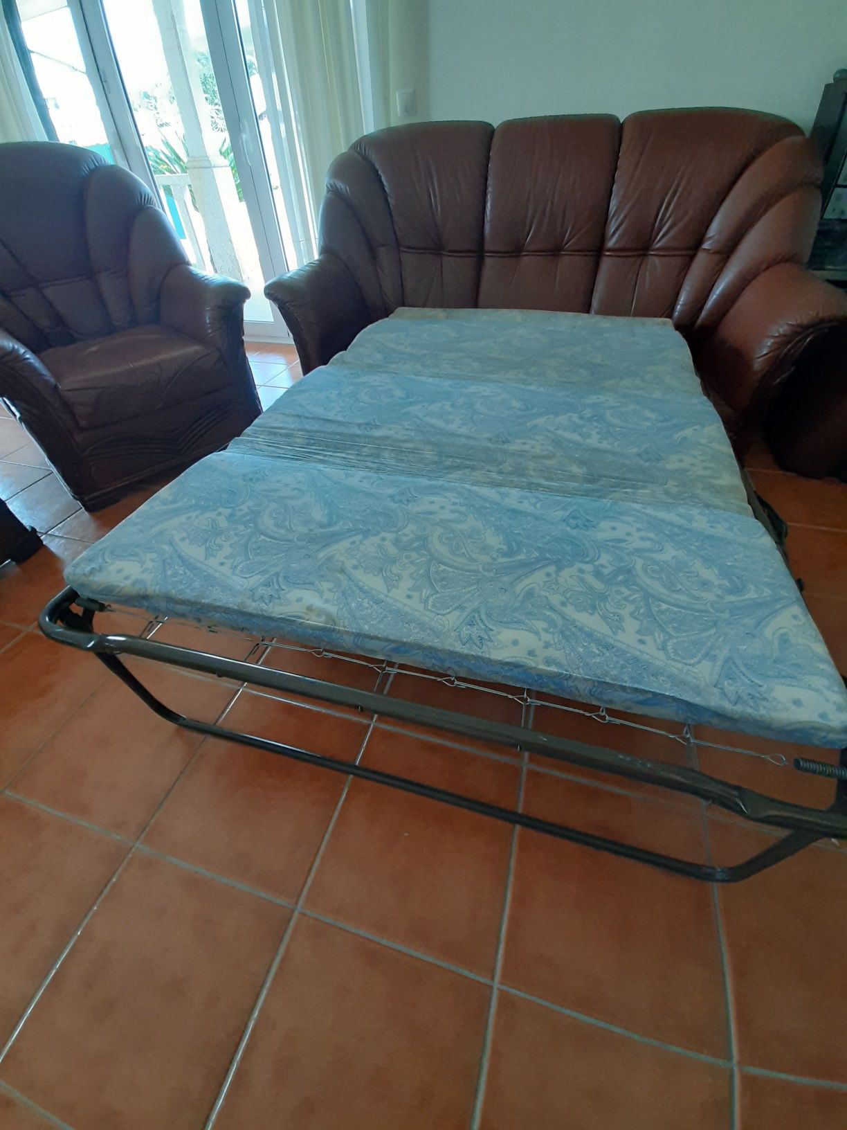 Vendo conjunto de 3 sofás em pele