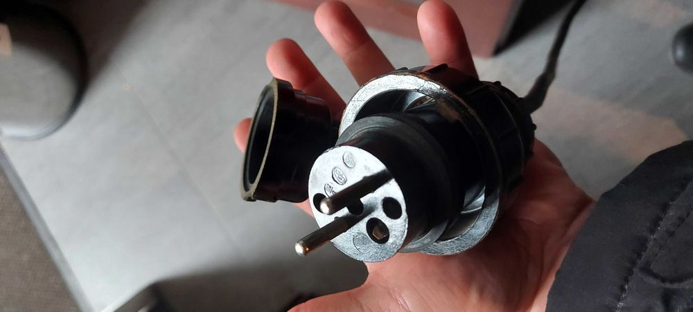 lampa, reflektor oldskulowy, teatralny po renowacji