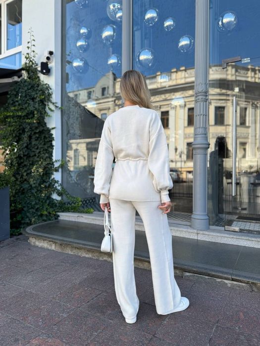 Стильний костюм із м’якої трикотажної тканини