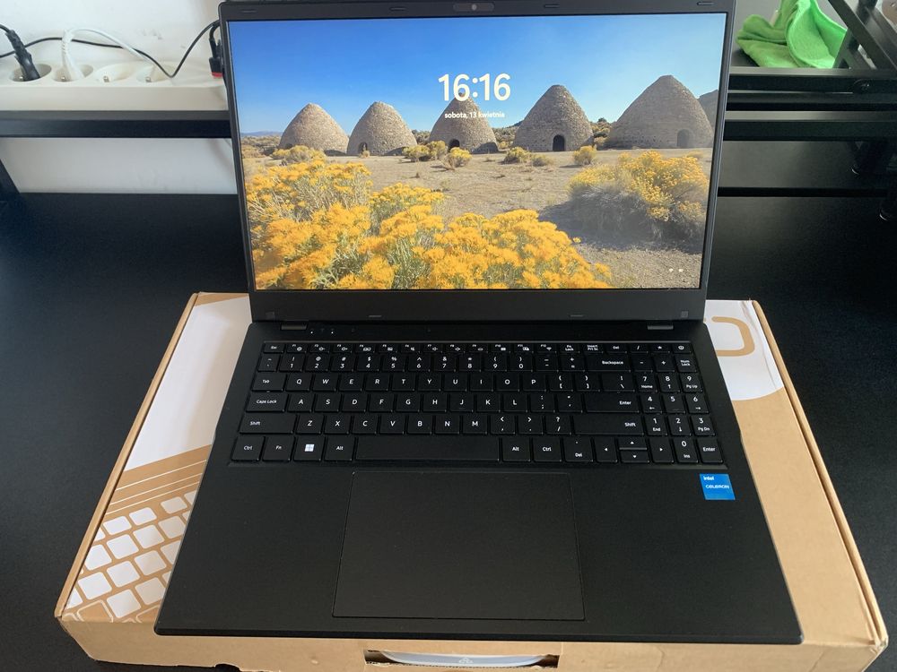 Lekkki laptop 15.6 16gb RAM W11 Podświetlana klawiatura