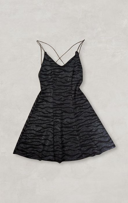 Błyszcząca sukienka na ramiączkach zebra odkryte plecy backless v-neck