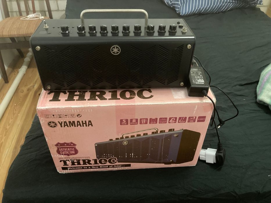 YAMAHA THR10C комбопідсилювач з рідною коробкою та блоком живлення