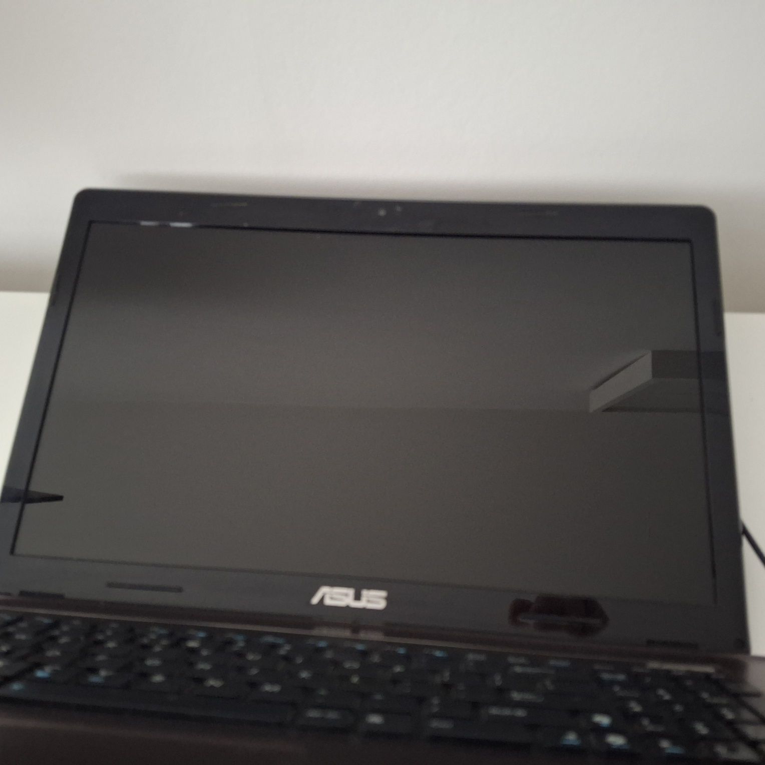 Asus K73SV X73SV i5-2430M 8GB 640GB GT540 17'' Windows 7