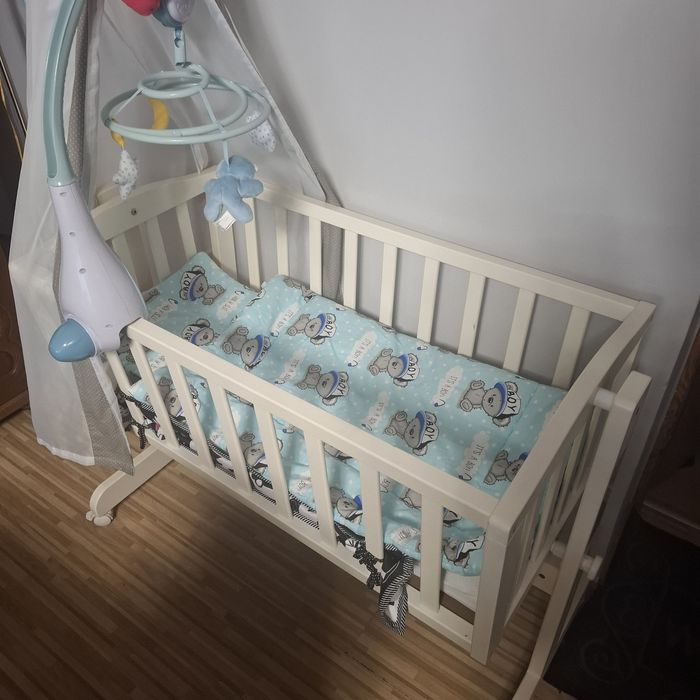 Łóżczko kołyska z baldachimem