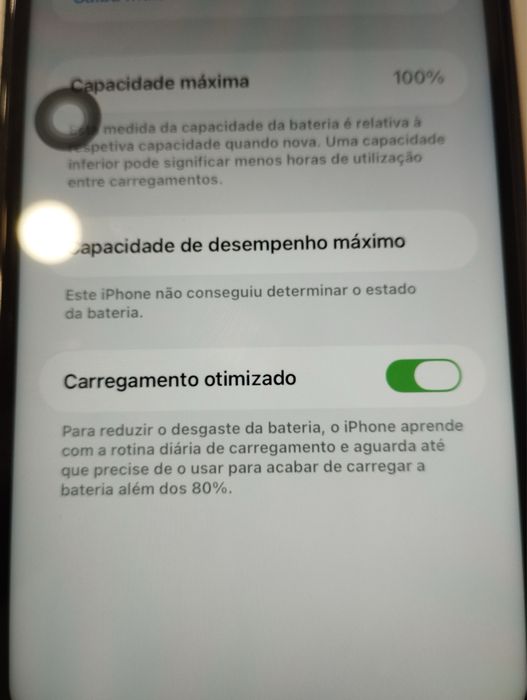Iphone em bom estado apenas com um fratura na trazeira