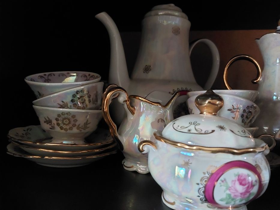 Дуже красивий сервіз  з позолотою