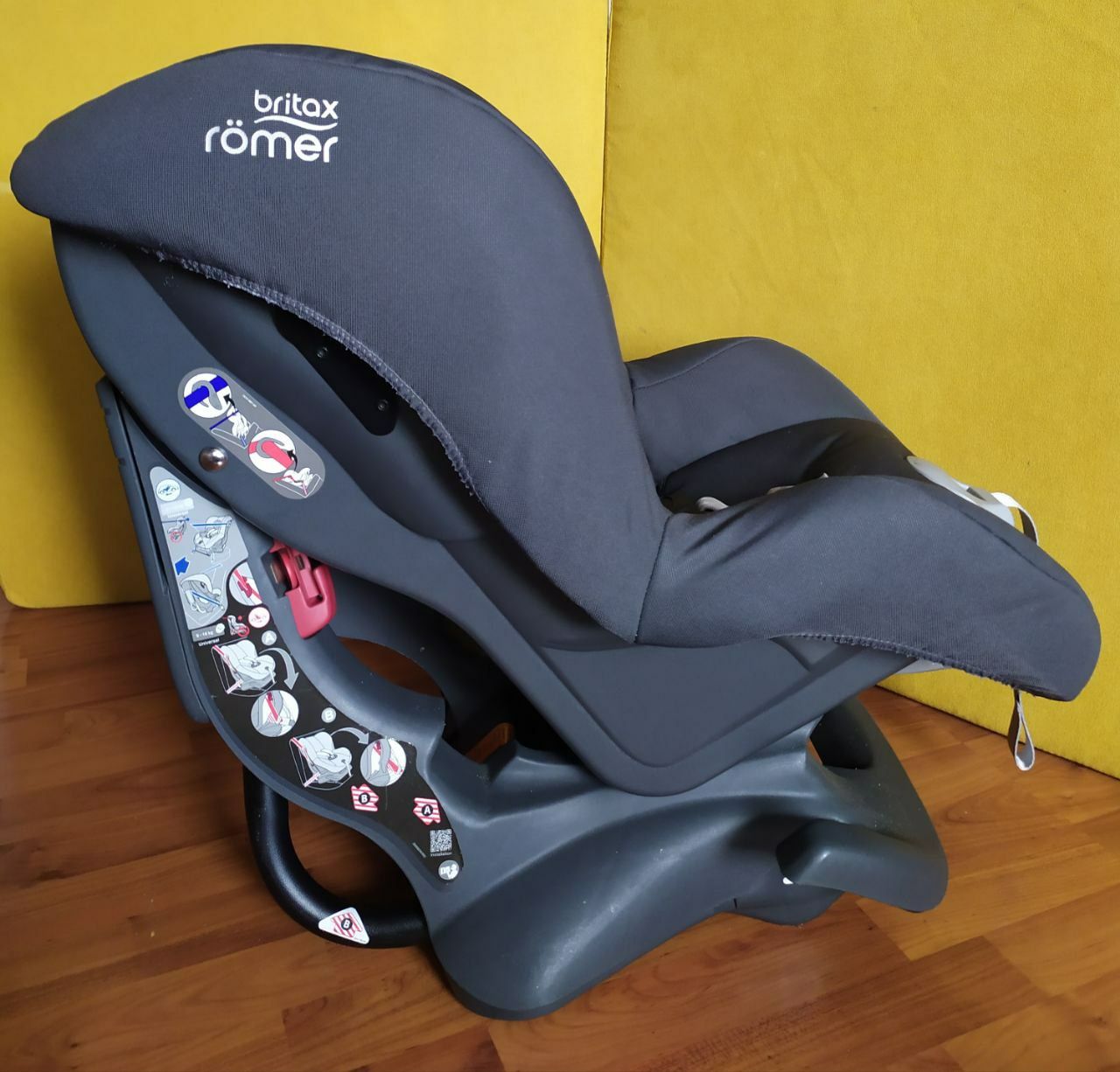 Britax Römer First Class Plus (0 - 4 роки або до 18 кг або до 100 см)