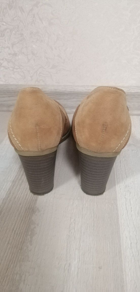 Жіночі замшеві туфлі