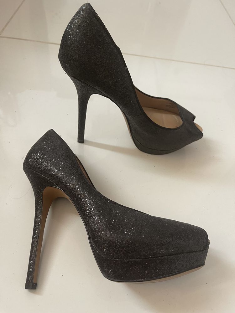 Продам фирменную женскую обувь  туфли босоножки 37 Carnaby Zara