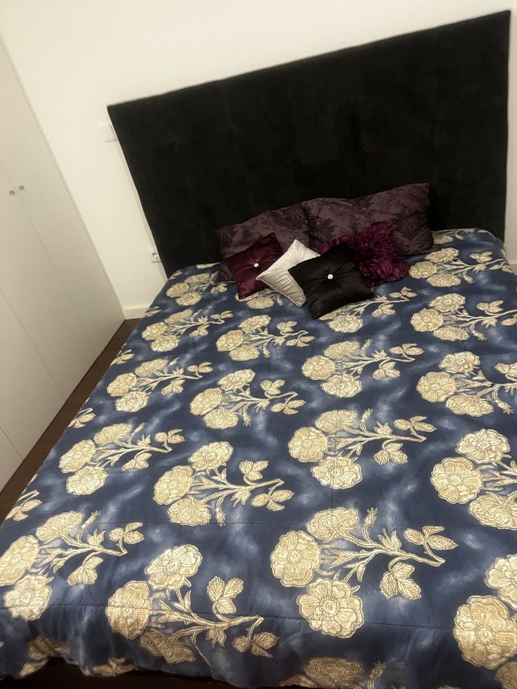 Cama de casal semi nova