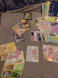 Około 320 kart pokemonl i innych