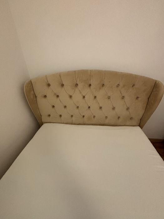 Łóżko sypialniane z wezgłowiem welur beżowe 140x200 z materacem lubbez