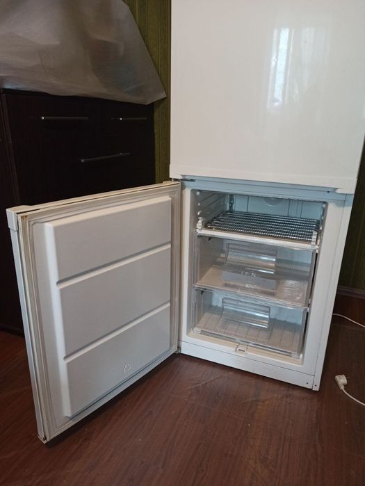 Холодильник Zanussi