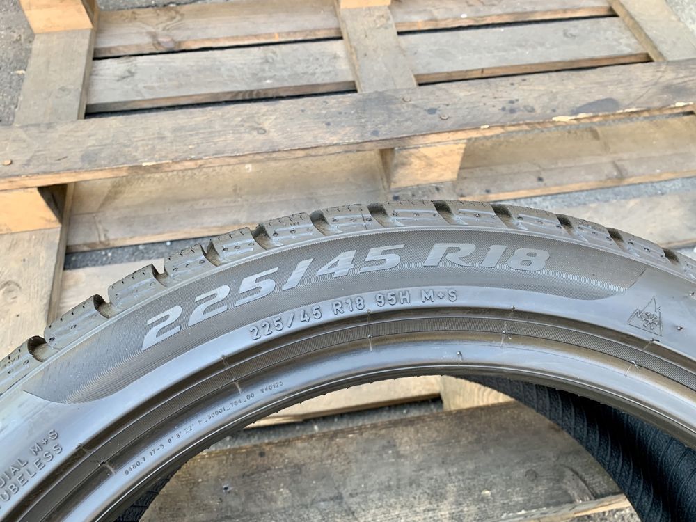 Зима 4шт Pirelli Sottozero 3 Winter 225/45 R18 95H