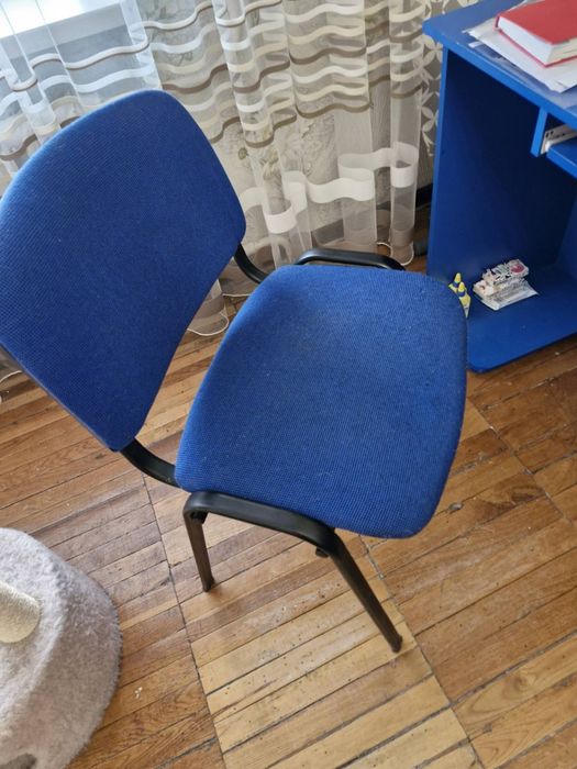 Продам стол компьютерный со стулом 1.000гр