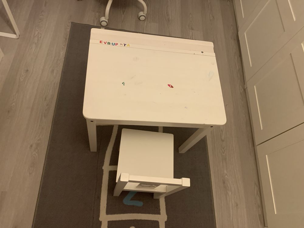 Mesinha e cadeira criança IKEA – 20€