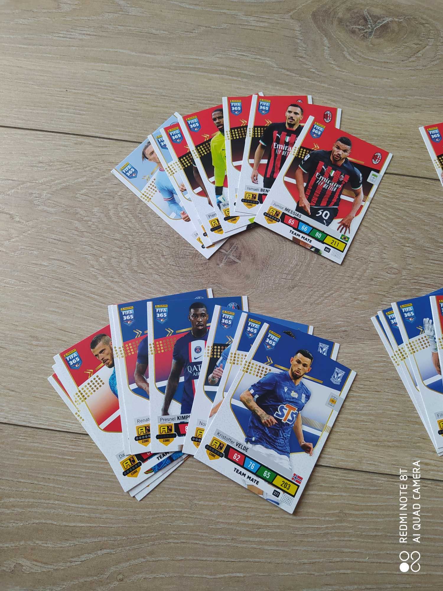 Karty pilkarskie fifa panini 64 szt