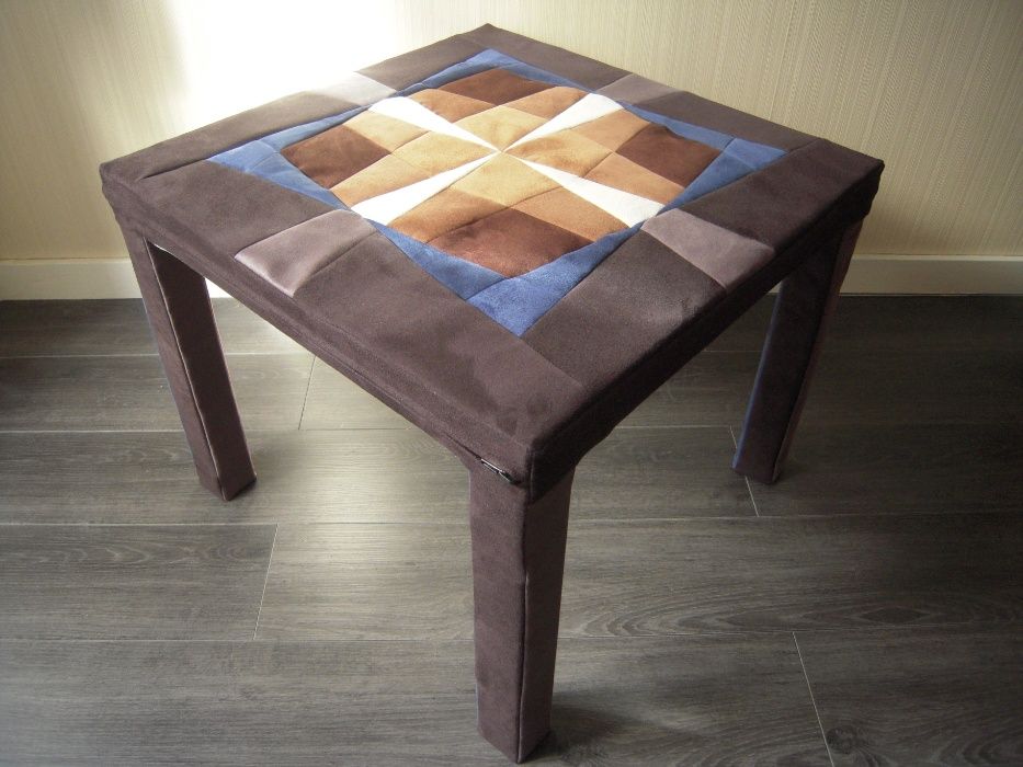 Mesa forrada com tampo em patchwork e tecido Nobuk