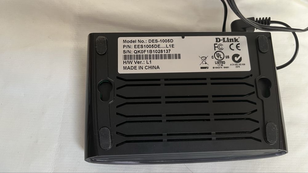 Switch D-Link DES-1005D 5 portas Fast-Ethernet • com fonte original