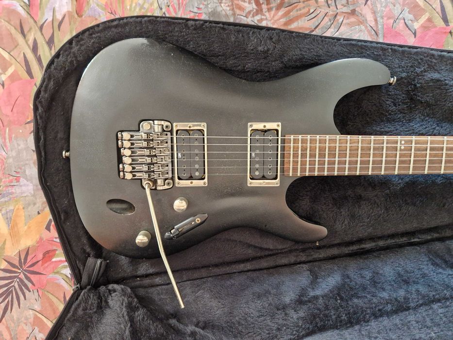 Gitara elektryczna Ibanez S320 slim (cienka deska) bardzo wygodna