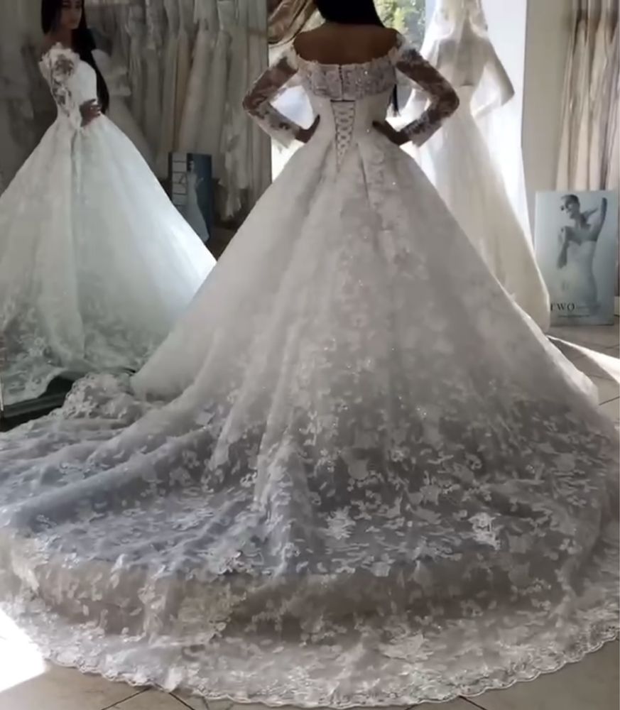 Przepienkna suknia ślubna