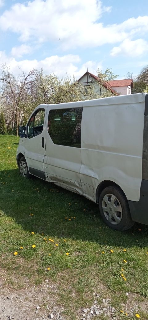 Renault Trafic II lift 2,0 dCi 6 osób brygadówka