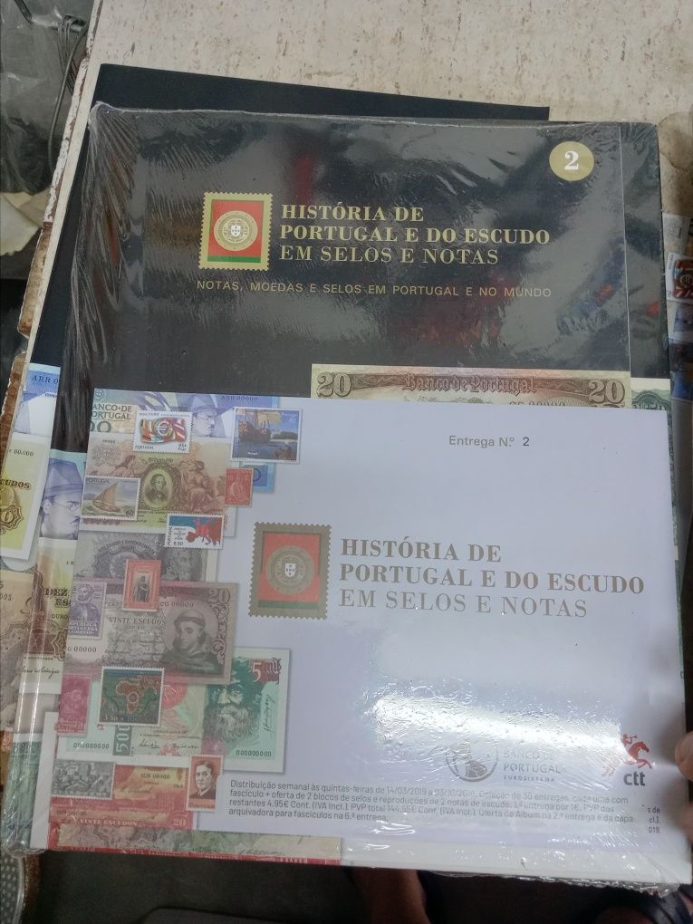 Coleção de notas, moedas e selos