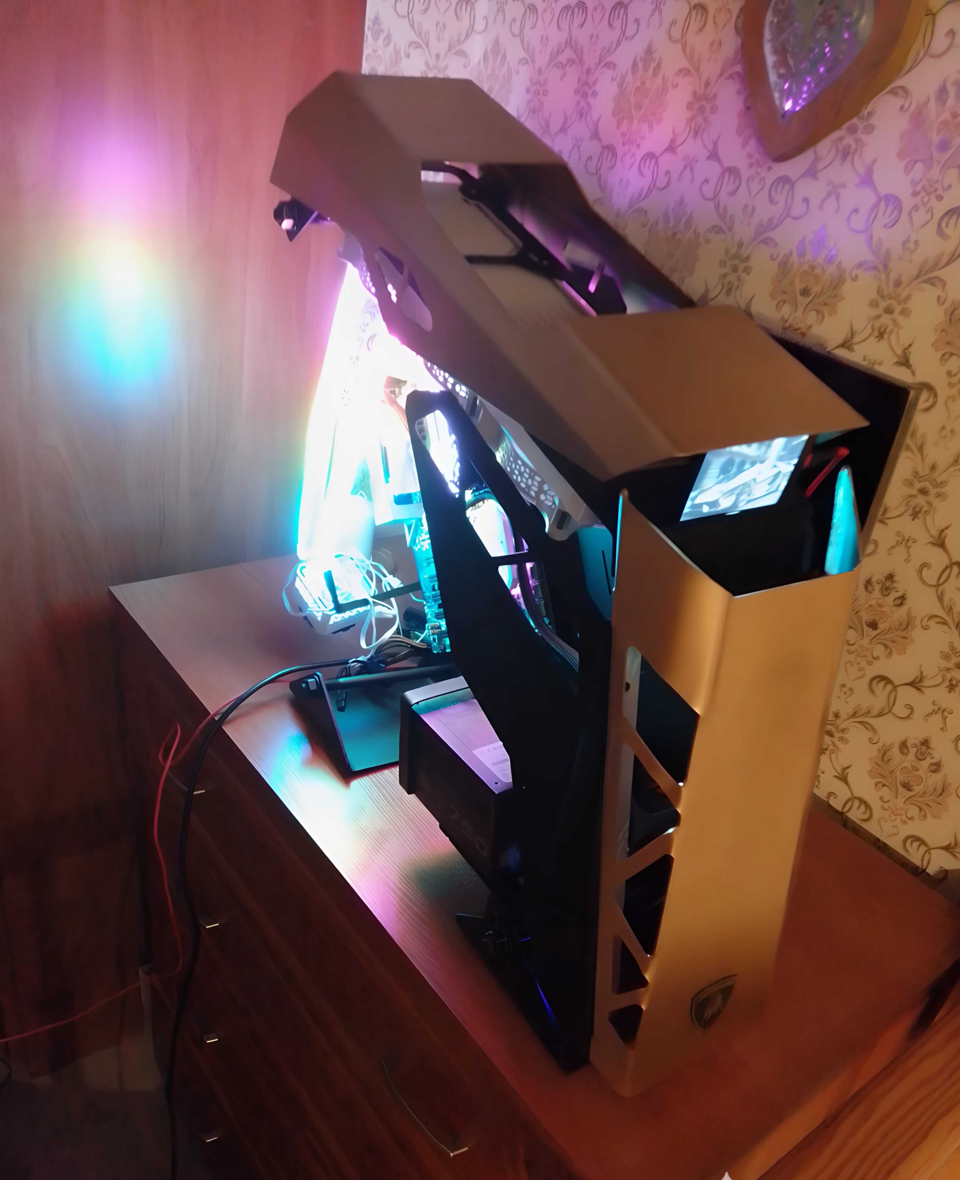 Obudowa ,,Lambo" SHOWCASE CUSTOM ATX do PC