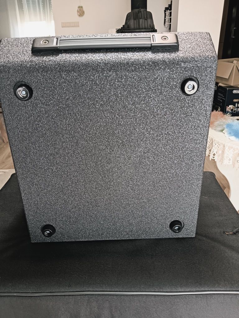 FR-210 V2 kolumna gitarowa 
kolumna aktywna do gitary (RoHs*)