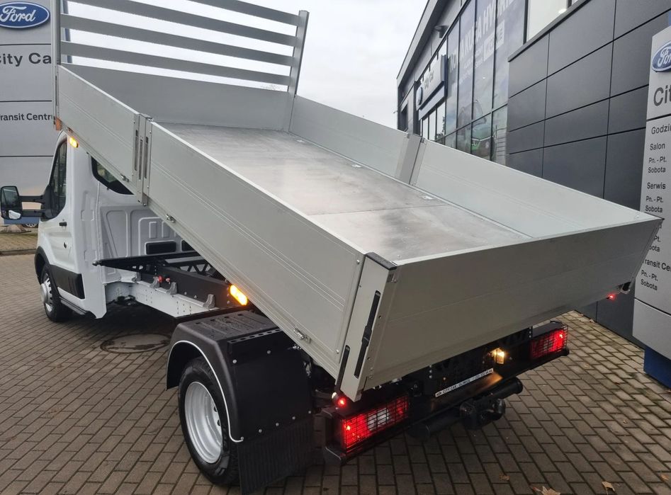 Ford Transit Zabudowa  Podwozie z wywrotką trójstronną 3700 2200 - koła bliźniacze - Kamera
