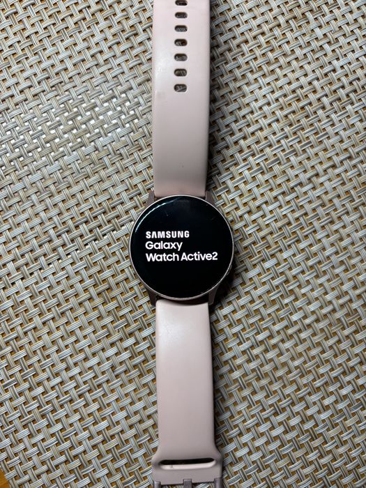 Продам б/в смарт-годинник Samsung Galaxy Watch Active2