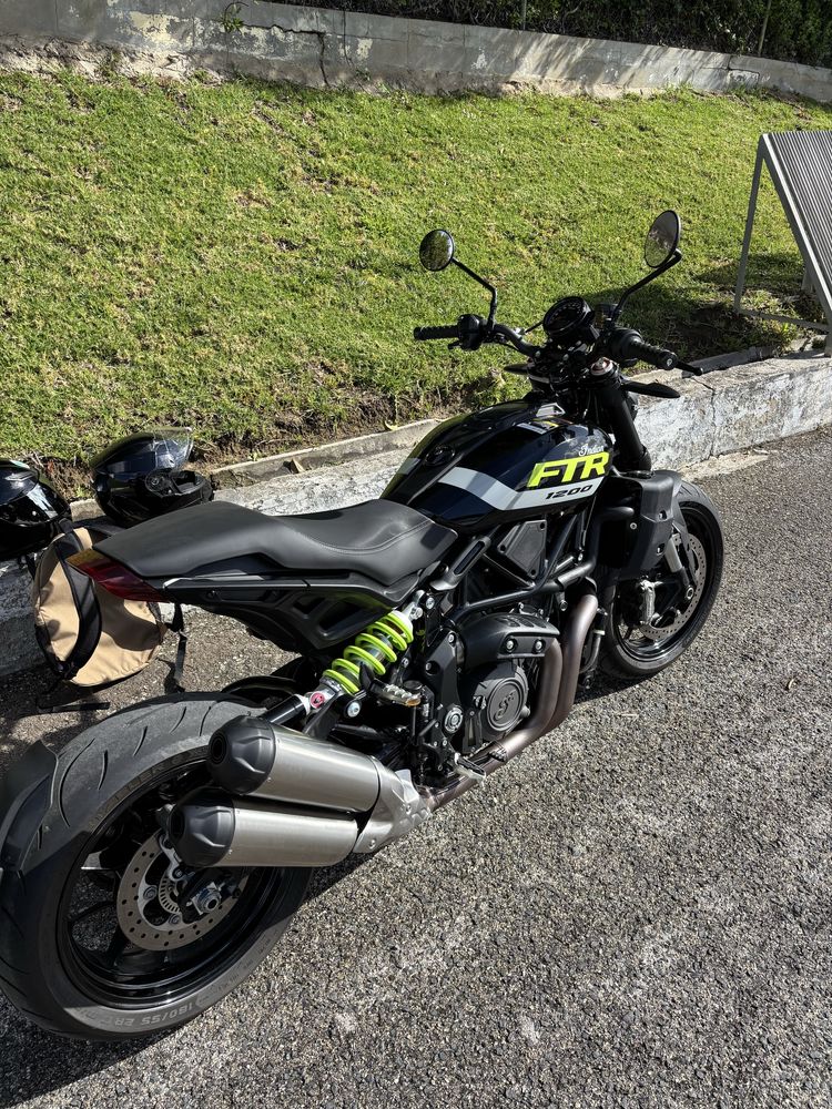 Indian FTR 1200 - com 700km