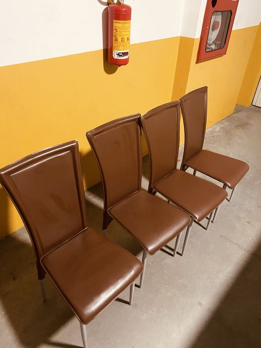 Mesa e 4 cadeiras