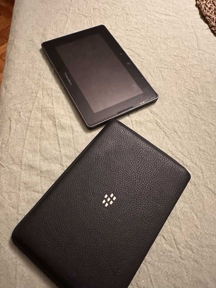 Tablet BlackBerry PlayBook 16GB com capa e carregador